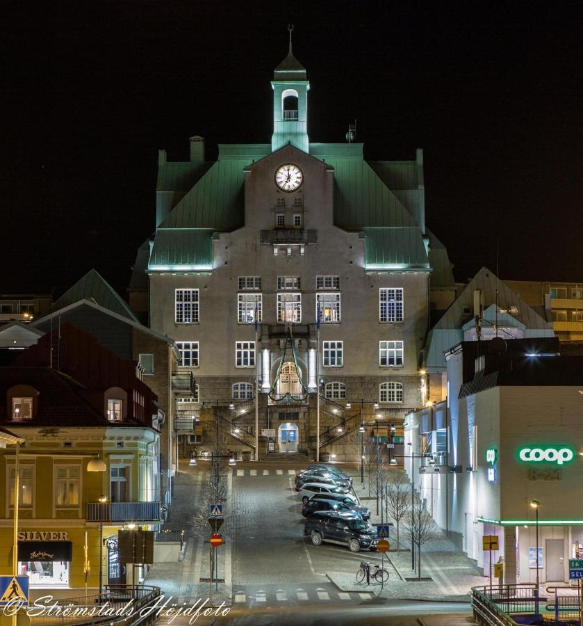 Frasch Och Fin 2:A. Gangavstand Till Stromstads Centrum Exterior photo